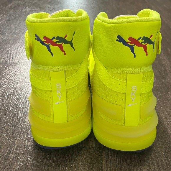 Athletic_Shoes